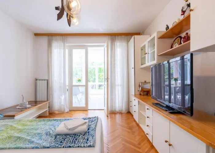 דירה In Mit Garten By Interhome בפורטורוז