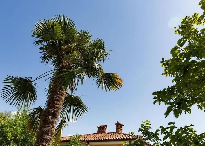 Apartment In Mit Garten By Interhome