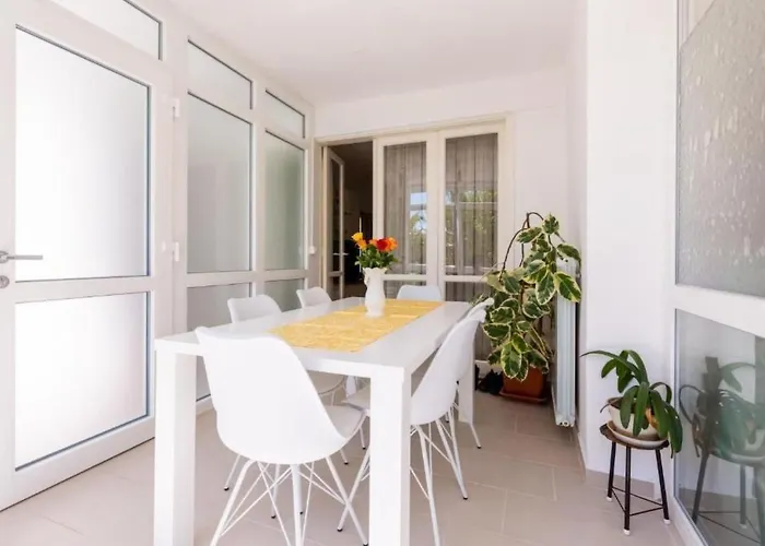 In Mit Garten By Interhome *